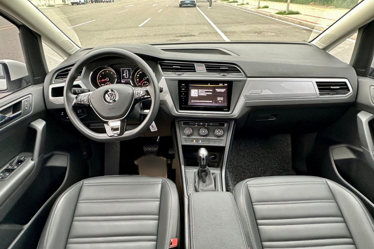 大众 2021款 途安L 280TSI DSG风尚版 7座中控内饰7005