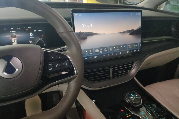 腾势D9 2024款 DM-i 980 四驱尊贵型中控内饰7002