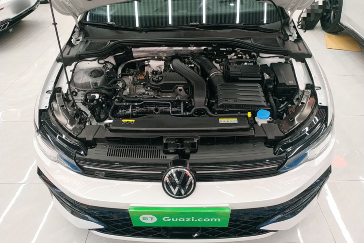 大众 高尔夫 2025款 300TSI R-Line机舱底盘24