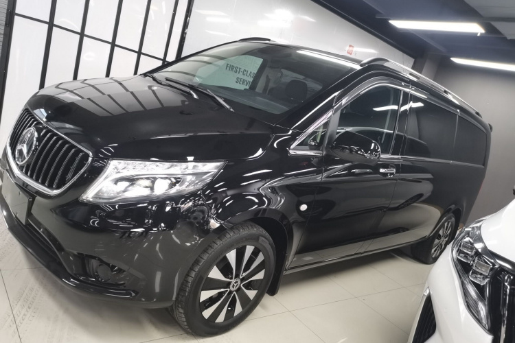 奔驰 威霆 2023款 2.0T 精英版 7座车身外观4