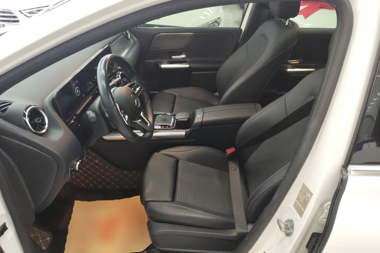 奔驰B级 2020款 B 200 动感型中控内饰19