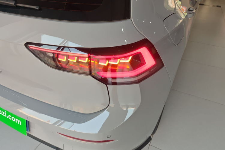 大众 高尔夫 2025款 300TSI R-Line车身外观9