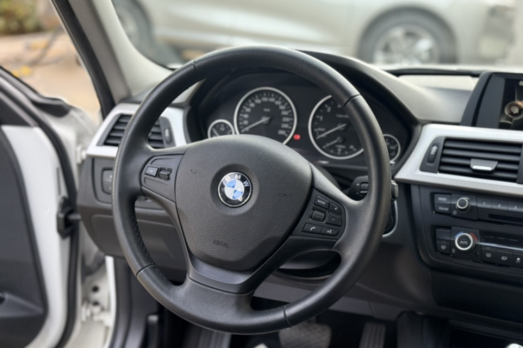 宝马3系 2015款 320Li 时尚型中控内饰7005