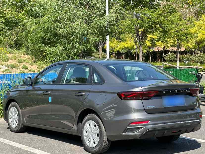 吉利汽车 帝豪 2025款 第4代 1.5L 手动星耀版(4)