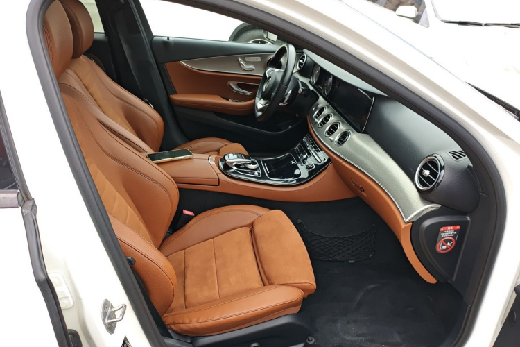 奔驰E级 2017款 E 200 运动型 4MATIC中控内饰41