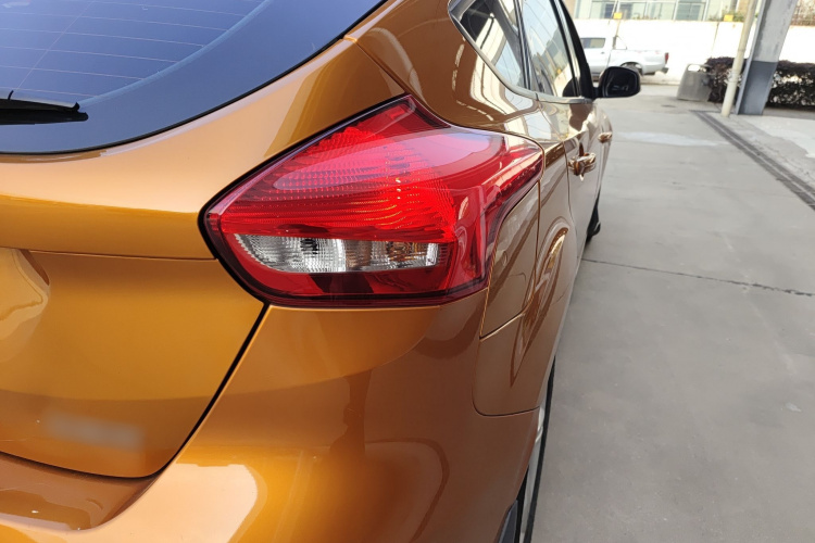 福特 福克斯 2015款 两厢 1.6L 自动舒适型车身外观6006