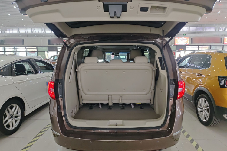 别克GL8 2018款 28T 尊贵型 国VI机舱底盘23