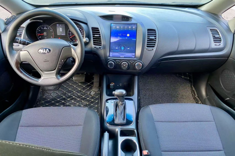 起亚K3 2017款  1.6L 自动15周年特别版GLS中控内饰7002