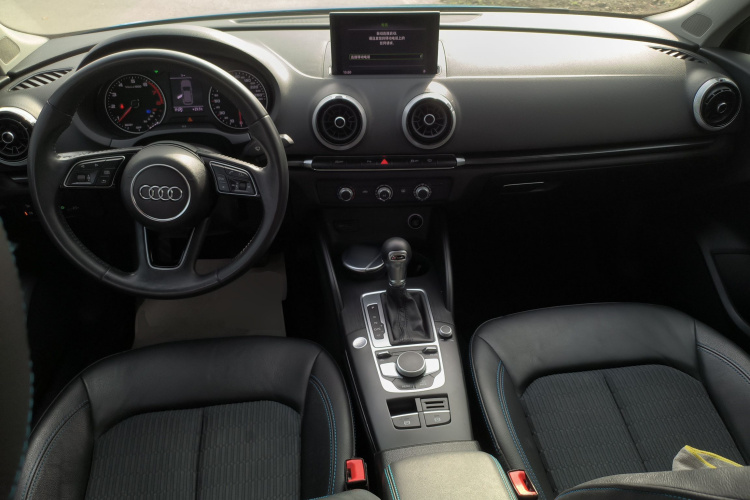 奥迪A3 2018款 30周年年型 Sportback 35 TFSI 时尚型中控内饰12