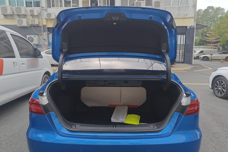 吉利汽车 缤瑞 2019款 200T DCT缤致版机舱底盘23