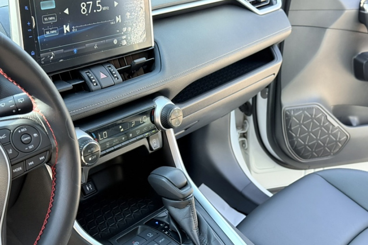 丰田 威兰达 2020款 2.0L CVT两驱豪华版中控内饰7005