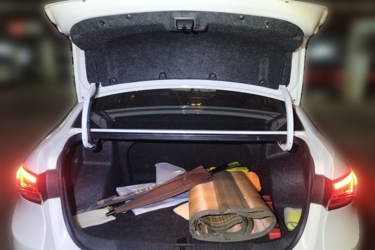 别克 英朗 2021款 改款 典范 1.5L 自动精英型中控内饰23