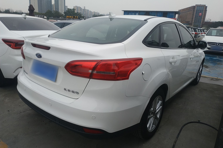 福特 福克斯 2018款 三厢经典 1.6L 自动风尚型智行版车身外观6005