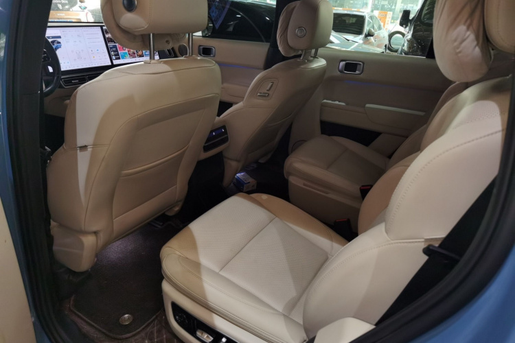 理想汽车 理想L8 2023款 Air中控内饰7004