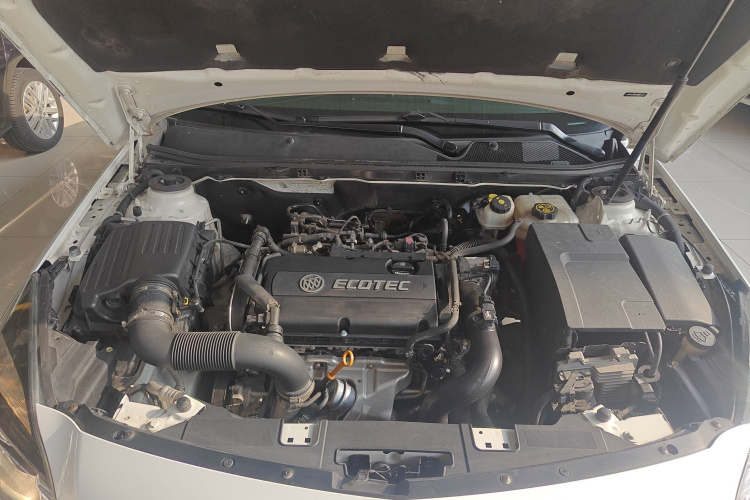 别克 君威 2015款 1.6T 精英技术型机舱底盘24