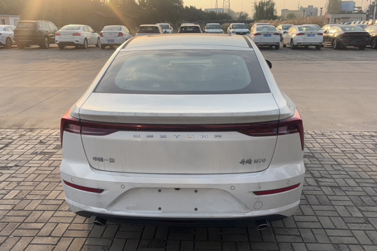 奔腾B70 2025款 龙耀版 1.5T 欢享型车身外观6004