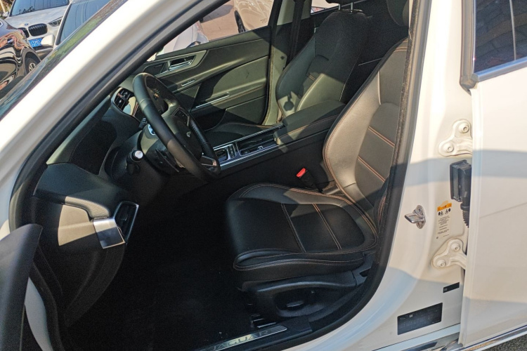 捷豹XEL 2018款 2.0T 250PS 尊享版中控内饰19