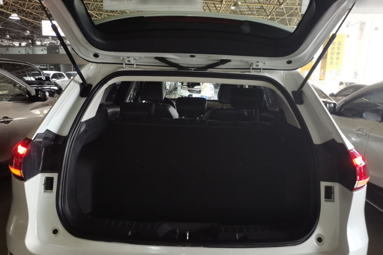 哈弗H6 2021款 1.5T 自动冠军版机舱底盘23