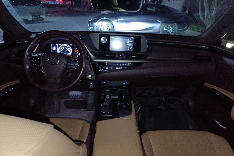 雷克萨斯ES 2020款 200 卓越版中控内饰12