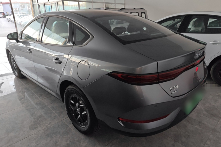 比亚迪 秦PLUS 2025款 DM-i 智驾版 55KM领先型车身外观4