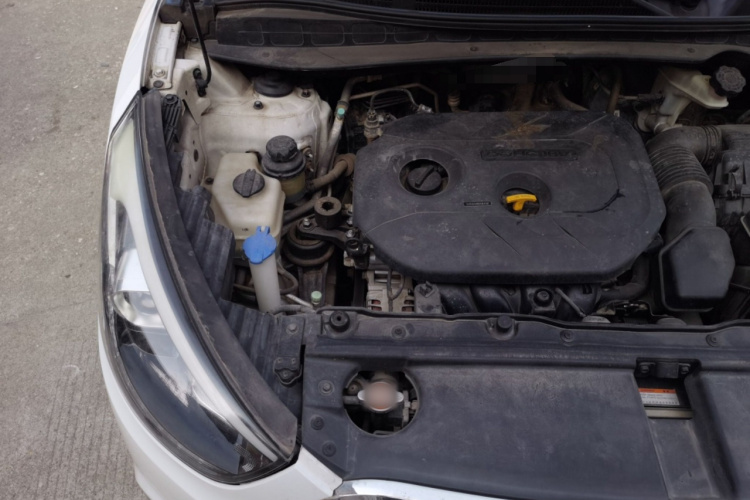 北京现代ix35 2015款 2.0L 自动两驱舒适型 国V机舱底盘25