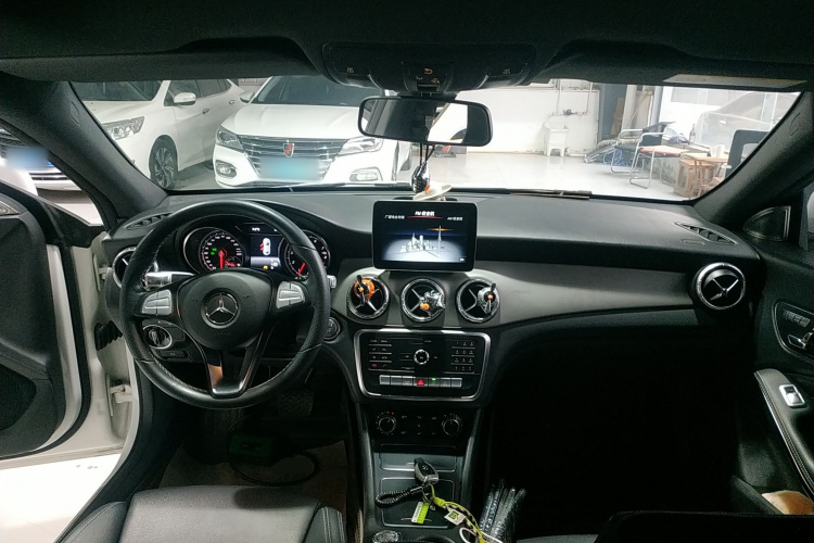 奔驰CLA 2018款 CLA 200 时尚型中控内饰12