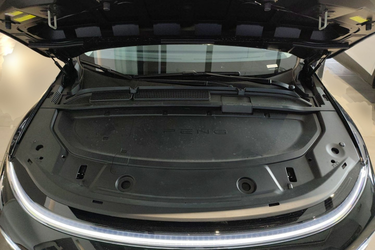 小鹏G6 2025款 625 长续航 Max 旗舰版机舱底盘24