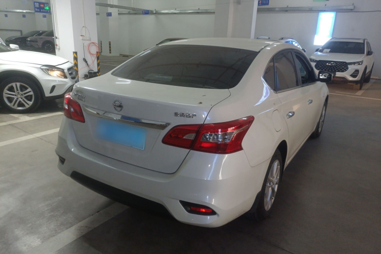 日产 轩逸 2022款 经典 1.6XL CVT豪华版车身外观7