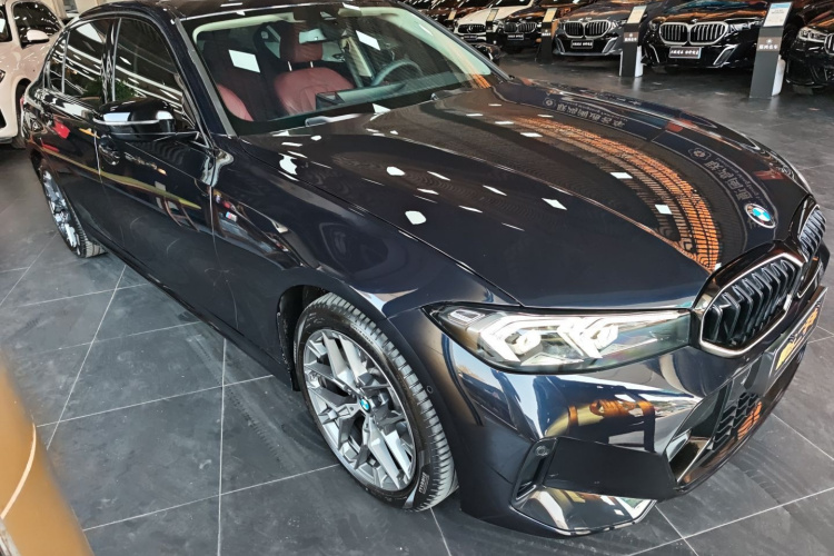 宝马3系 2025款 330Li M运动曜夜套装车身外观6002