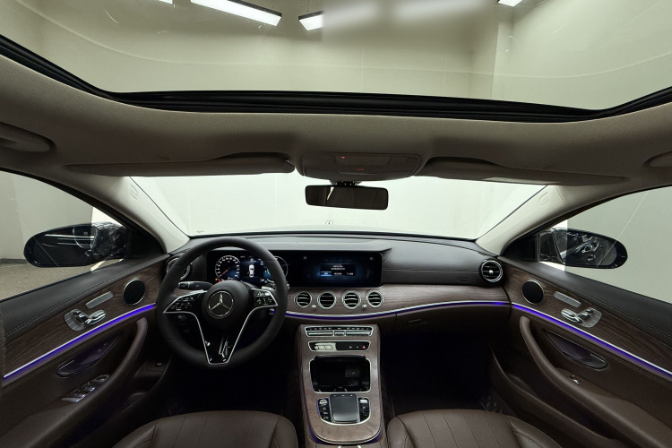 奔驰E级 2023款 改款 E 300 L 时尚型中控内饰7007