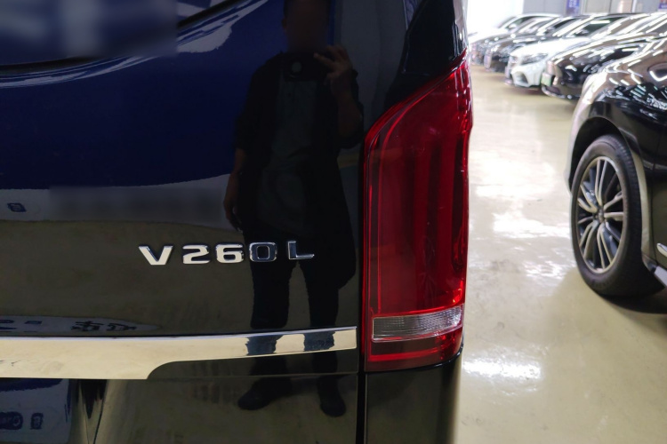 奔驰 威霆 2018款 2.0T 精英版 7座 国V车身外观6006