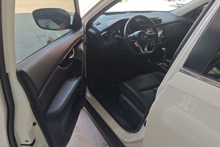 日产 奇骏 2022款 2.0L 两驱智联舒享版中控内饰20