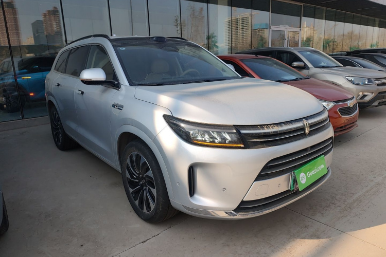 鸿蒙智行 问界M7 2024款 1.5T 智驾四驱Max版 6座车身外观3