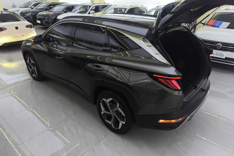 现代 2023款 途胜L 1.5T 自动两驱LUX尊贵版车身外观4