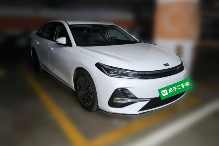 吉利银河 银河A7 2025款 EM-i 70km 豪享版车身外观3