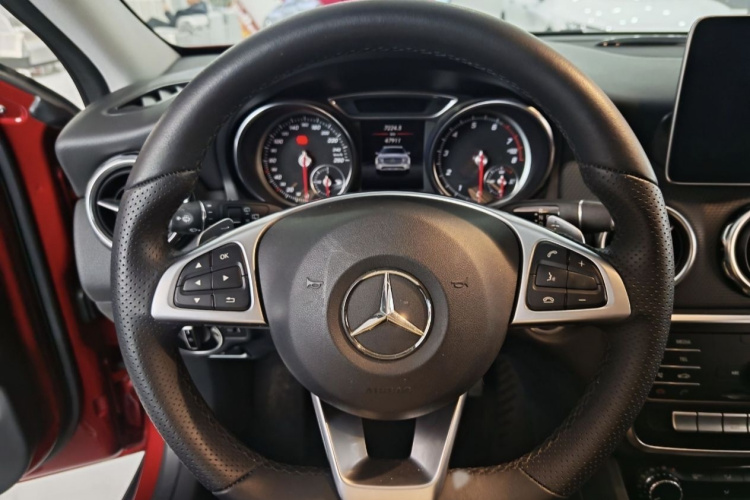 奔驰GLA 2019款 GLA 200 动感型中控内饰7003