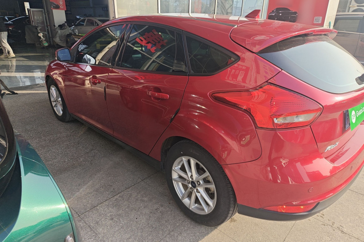 福特 福克斯 2017款 两厢 1.6L 自动风尚型智行版车身外观4