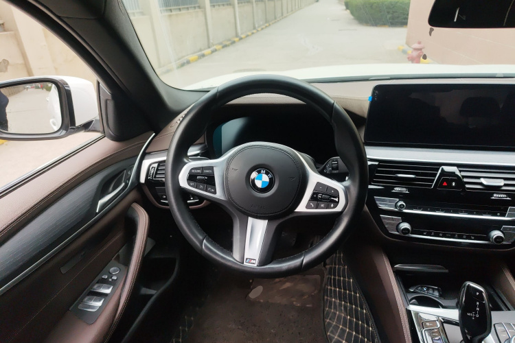 宝马5系新能源 2021款 535Le M运动套装中控内饰13