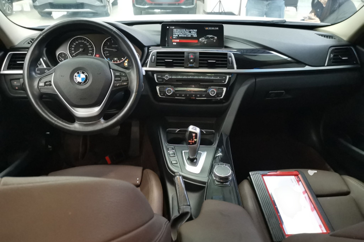 宝马3系 2019款 320Li 时尚型中控内饰12