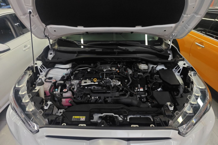 丰田 锋兰达 2023款 2.0L 智能电混双擎 尊贵版机舱底盘24