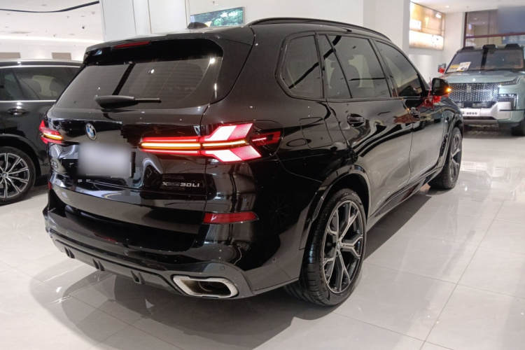 宝马X5 2023款 xDrive 30Li 尊享型M运动曜夜套装车身外观7