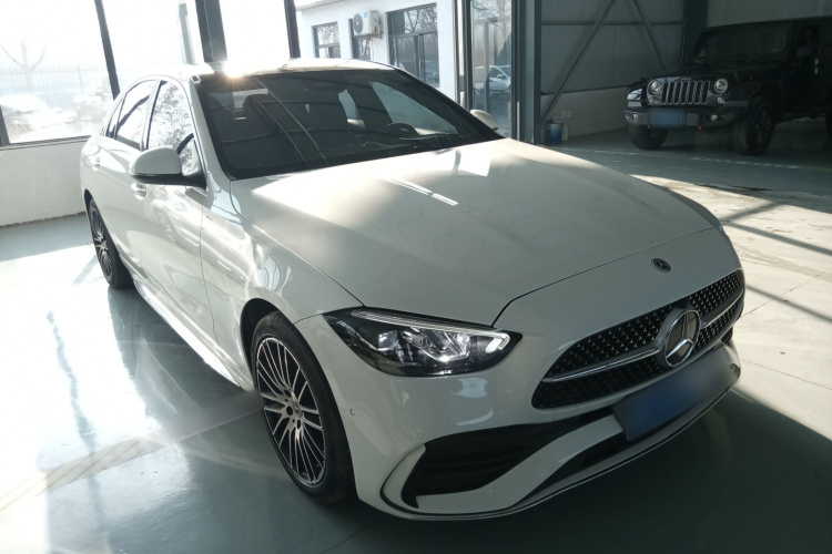 奔驰C级 2023款 C 260 L 运动版车身外观3