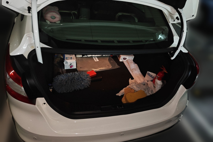 福特 福克斯 2012款 三厢 1.6L 自动风尚型中控内饰23