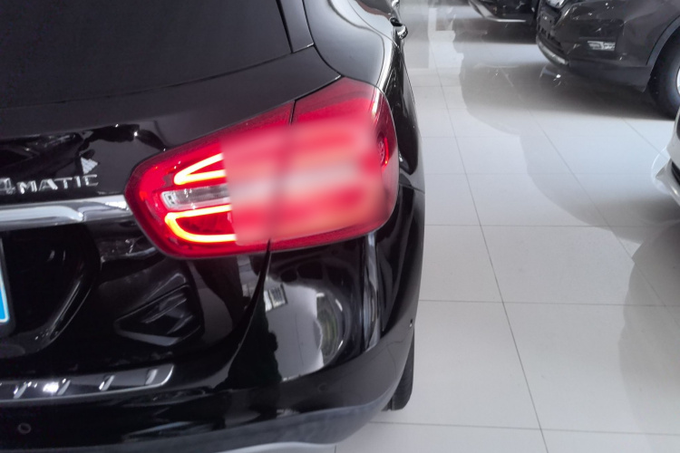 奔驰GLA 2016款 GLA 220 4MATIC 时尚型车身外观6001