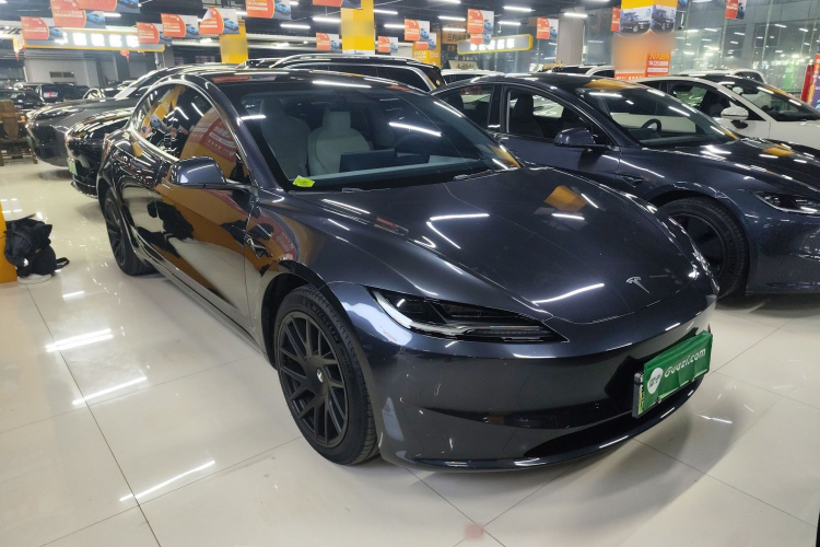 特斯拉 Model 3 2023款 长续航全轮驱动版车身外观3