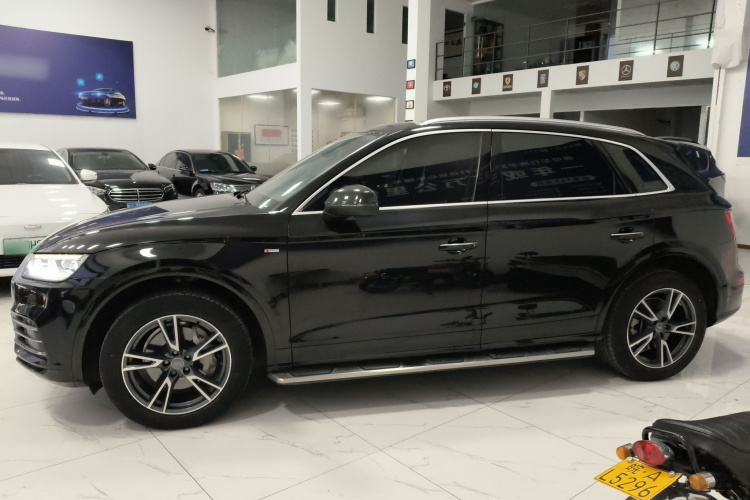 奥迪Q5L 2018款 40 TFSI 荣享时尚型 国V车身外观4