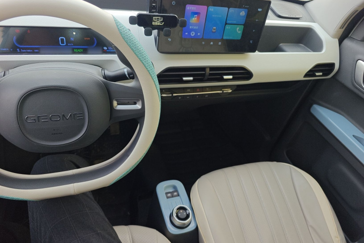 吉利银河 2024款 熊猫mini 200km 耐力熊中控内饰12