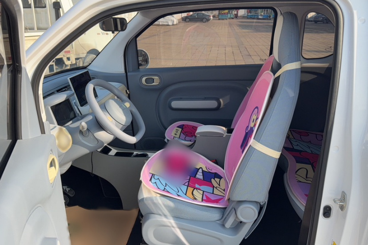 奔腾小马 2025款 222km 灵动马中控内饰7003