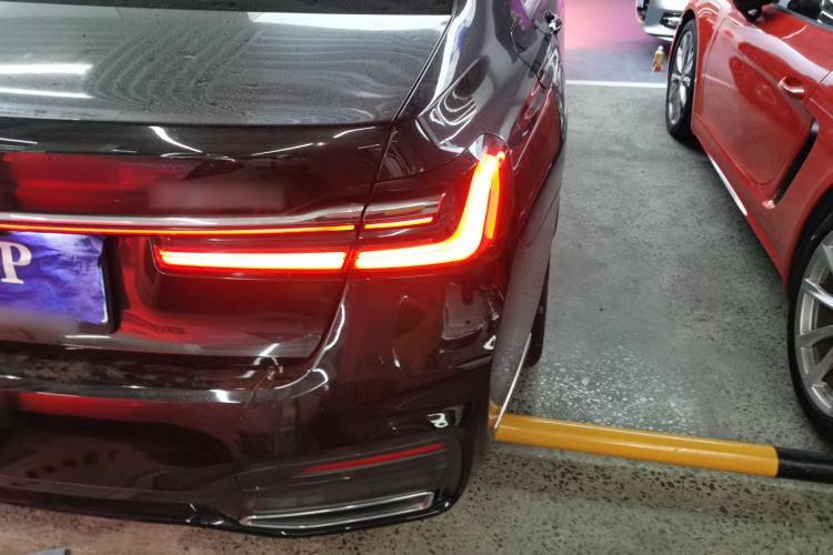 宝马7系 2019款 改款 730Li M运动套装车身外观9