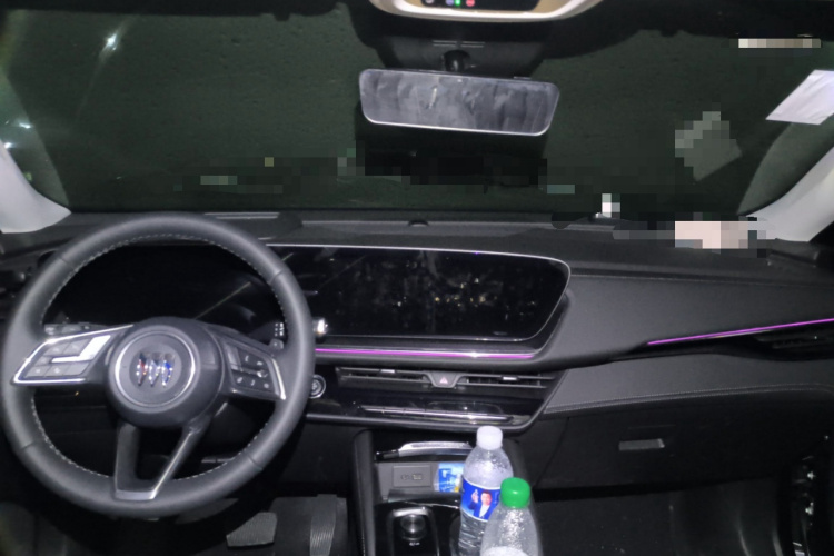 别克 2025款 昂科威Plus 28T 两驱白金版中控内饰12